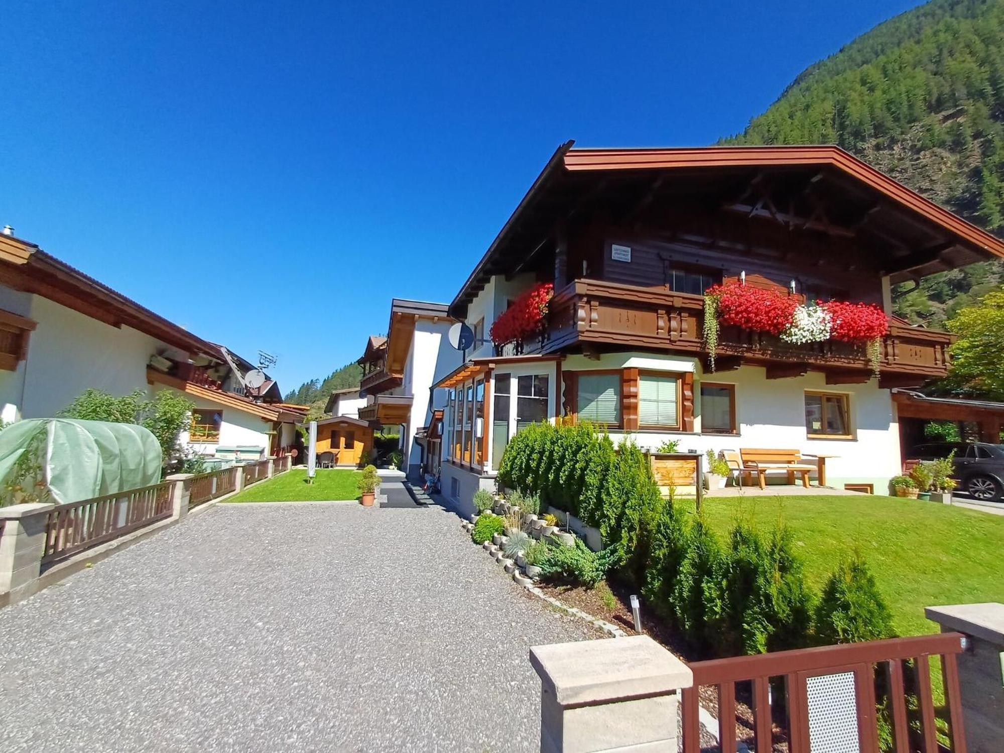 Modern Apartment In Langenfeld Near Ski Area Екстер'єр фото