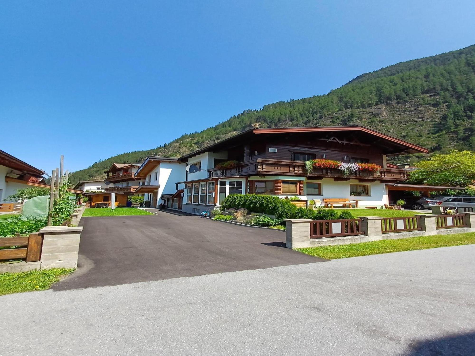 Modern Apartment In Langenfeld Near Ski Area Екстер'єр фото